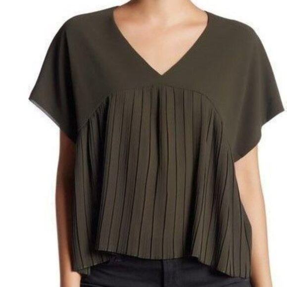 Romeo + Juliet Couture V-Neck Pleated Top EUC - Picture 1 of 7